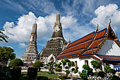 Bangkok Wat Arun - The main entrance to the Phra prang complex with the large viharn in front. 